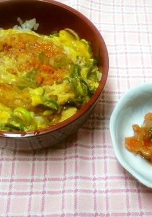 カップめんの天ぷらで 天とじ丼-レシピのメイン写真