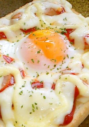 チーズたっぷり★目玉焼きトースト-レシピのメイン写真