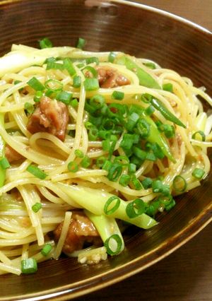 お手軽ひとりﾗﾝﾁ♡焼き鶏長ねぎﾊﾟｽﾀ-レシピのメイン写真