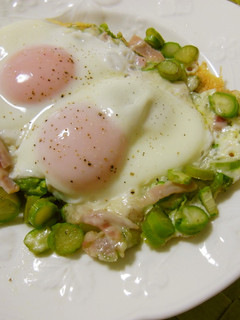 朝食にぴったり☆ アスパラの半熟卵のせ-レシピのメイン写真