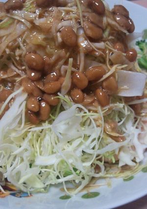 主食？！ｷｬﾍﾞﾂもりもり納豆サラダ-レシピのメイン写真