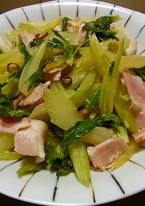 セロリとベーコンのピリ辛塩炒め-レシピのメイン写真