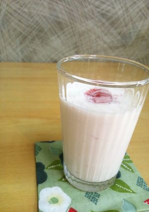 イチゴの飲むヨーグルト-レシピのメイン写真