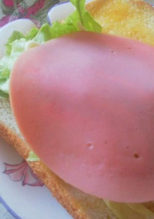 朝にぴったりトースト♪ハムレタスのせ☆-レシピのメイン写真