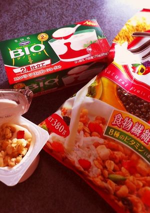 ♪ダノン2層ヨーグルトとフルグラで朝食♪-レシピのメイン写真