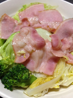 ベーコンが決め手!のうまうまホットサラダ-レシピのメイン写真