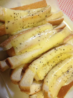 パン耳チーズトースト♡黒胡椒♡-レシピのメイン写真