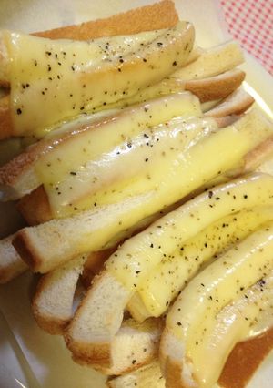 パン耳チーズトースト♡黒胡椒♡-レシピのメイン写真