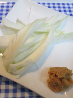 春キャベツの芯にみそをつけて-レシピのメイン写真