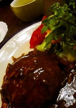 セロリが入った１００％ビーフのハンバーグ-レシピのメイン写真