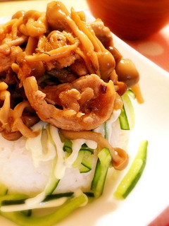 節約レシピ☆豚こまの甘辛しょうが焼き丼♪-レシピのメイン写真