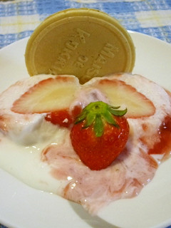 いちご丸ごとフローズンヨーグルト-レシピのメイン写真
