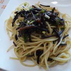 รูปของ 万能・梅カツオひじきで和風パスタ