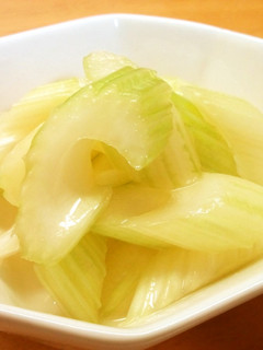 白だしとレモンでさっぱり♪セロリの漬物-レシピのメイン写真