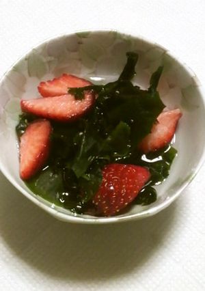 苺とワカメの酢の物-レシピのメイン写真