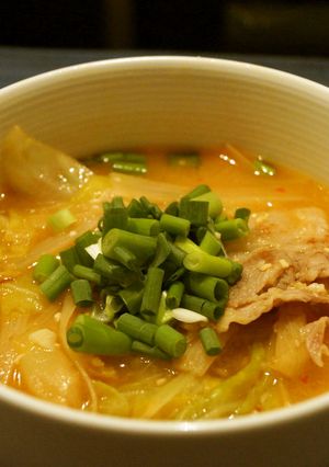 簡単！春キャベツと豚バラ肉の味噌スープ-レシピのメイン写真