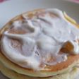 パンケーキ「ダノンビオ2層仕立て」サンド