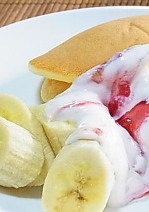 朝食に♪パンケーキ☆ダノンビオ添え-レシピのメイン写真