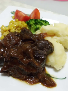 うま~牛肉ぶっこみ赤ワイン煮込み❤-レシピのメイン写真