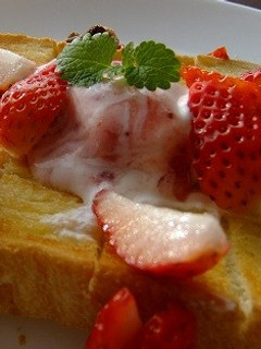ハチパン風ダノンヨーグルトトースト-レシピのメイン写真