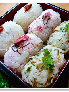 青いふりかけでおむすび-レシピのメイン写真