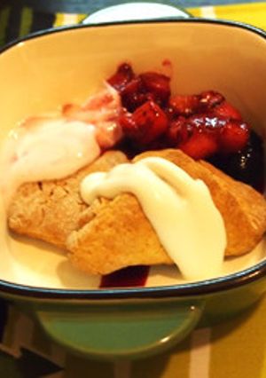 簡単スコーン　ダノンビオとフルーツ添え♪-レシピのメイン写真