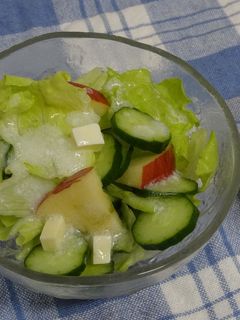 レタスとリンゴのヨーグルトサラダ-レシピのメイン写真