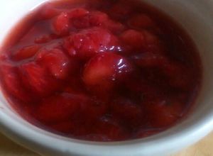 レンジで1分☆簡単鮮やかいちごソース-レシピのメイン写真