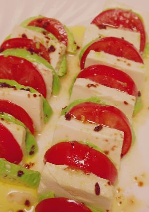 アボカドとトマトと豆腐のカプレーゼ風-レシピのメイン写真