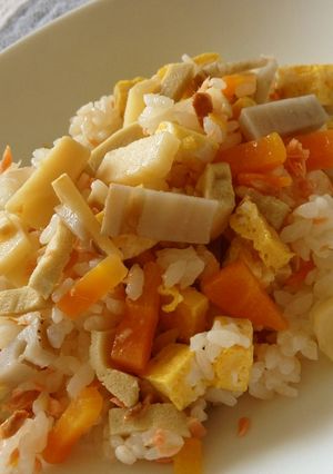 美味しく炊けた煮物を…変身♪ちらし寿司-レシピのメイン写真