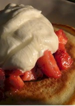 週末のお楽しみ♪いちごのホットケーキ-レシピのメイン写真