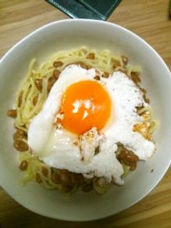 納豆焼きそば~目玉乗せ~-レシピのメイン写真