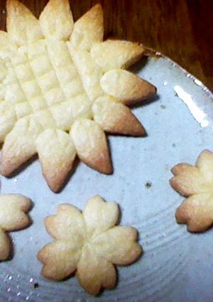 かぼちゃのサクサクお花クッキー-レシピのメイン写真