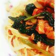 ベーコンとほうれん草のトマトソースパスタ