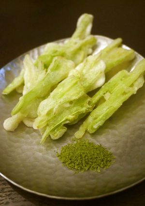 ブロッコリーの茎のかき揚げ♪　抹茶塩-レシピのメイン写真