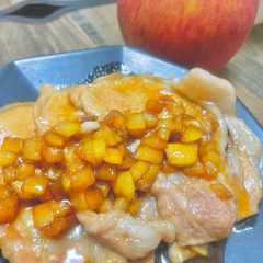 รูปของ 豚ロースの照り焼き　　　まろやかりんごソテー🍎