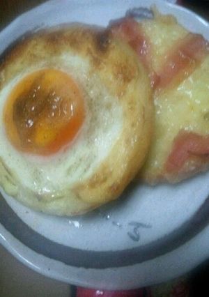 洗い物なし!!目玉焼きベーコンバーガー♪-レシピのメイン写真
