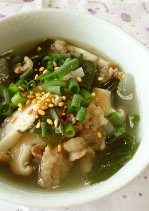 ボリュ～ム満点♪牛肉入りわかめスープ-レシピのメイン写真