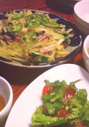 じゃがいもとベーコンとパクチーの炒め-レシピのメイン写真