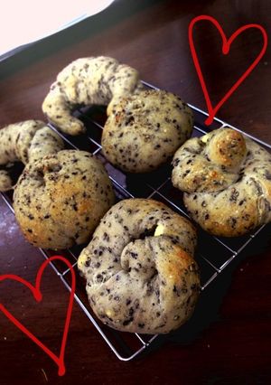 自家製酵母のふわもち黒ごまパン-レシピのメイン写真