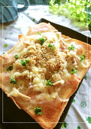 椎茸の軸×ベーコンのハーブ塩トースト-レシピのメイン写真