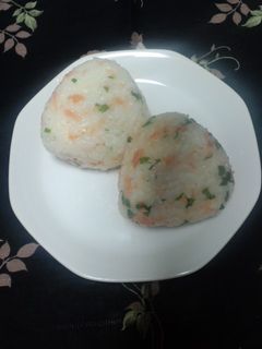 鮭フレークと青紫蘇のおにぎり♬-レシピのメイン写真