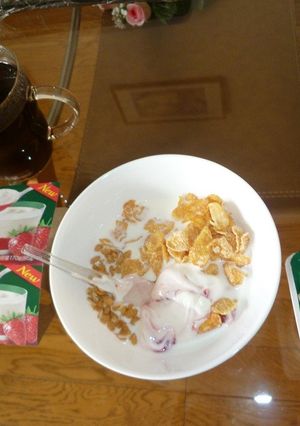 ダノンビオを使ったシリアルヘルシー朝食-レシピのメイン写真
