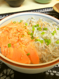 *朝食・ランチに*しらすと焼き鮭の丼*-レシピのメイン写真