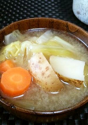 ジャガイモとキャベツの味噌汁-レシピのメイン写真
