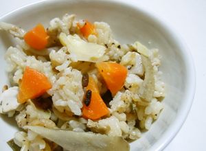 具>ご飯。筍蓮根ゴボウキノコ鶏肉人参ご飯-レシピのメイン写真
