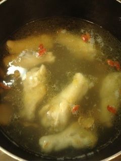 超簡単!骨付き鶏の中華薬膳スープ-レシピのメイン写真