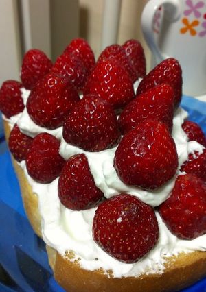 休日デザートースト！いちご鬼盛りトースト-レシピのメイン写真