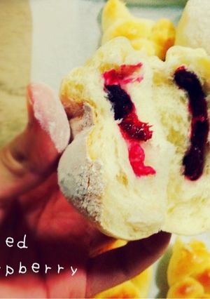 ラズベリー入りパン-レシピのメイン写真