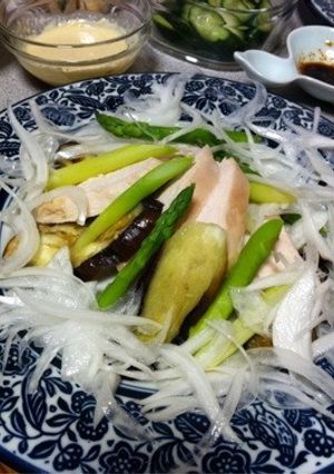 新タマネギと鶏胸肉サラダ、色々野菜-レシピのメイン写真
